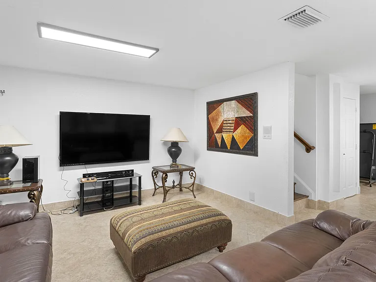 129 Spruce St — Photo 41