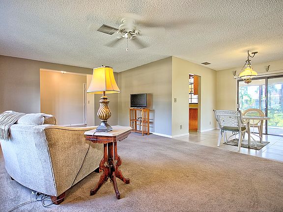 3rd image of 601 Greenwood Dr