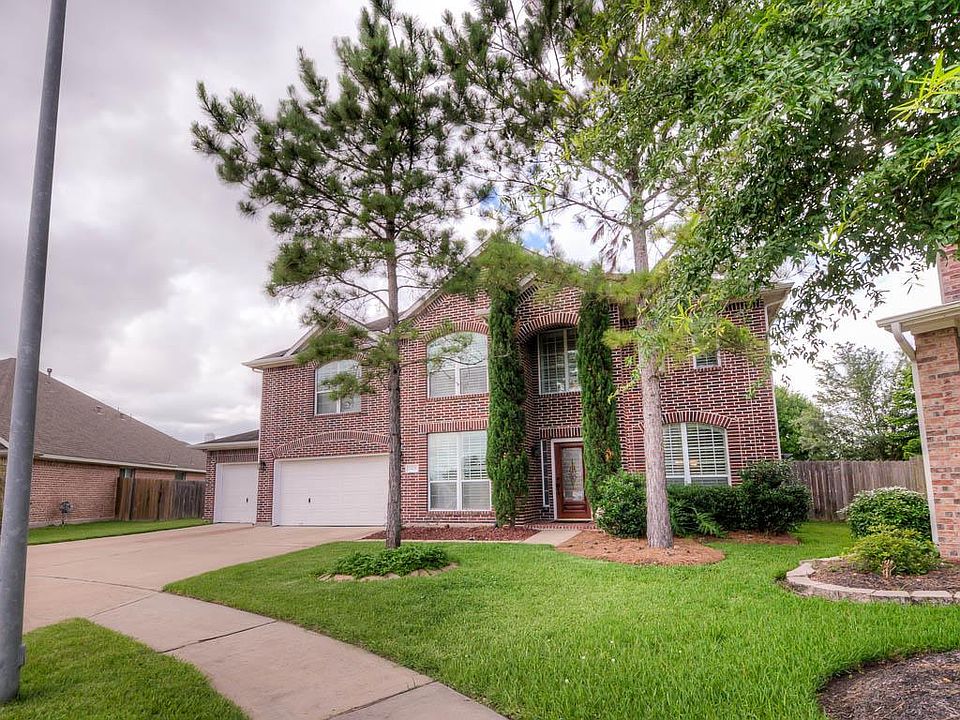 Great brick 4 bedroom/2 1/2 bath/ 2 story home on over size lot/with a 3 car garage/move in ready; B