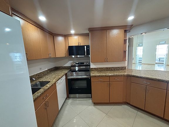 4th image of 999 Brickell Bay Dr APT 1405