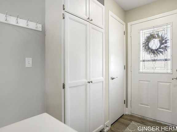 5th image of 645 Waterview Ct SW