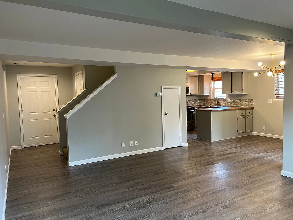 Building Photo - 1801 NE Purcell Blvd #11