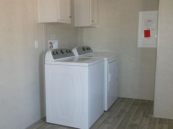4th image of 129 Pineland Ave #153
