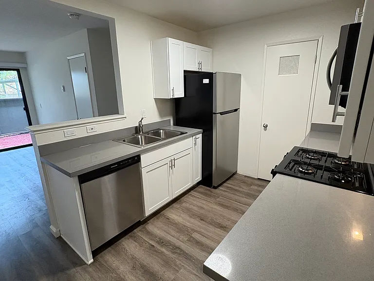 Via Real Apartments — Photo 7