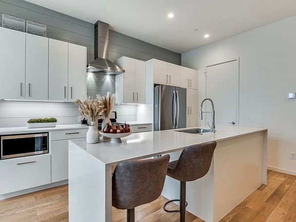 5th image of 3812 San Jacinto St #207
