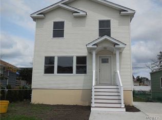 19 Hastings Rd, Island Park, NY 11558