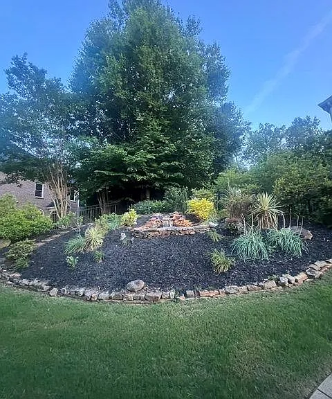 8910 Pinehurst Cv — Photo 2
