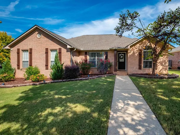 170 Diamond Pointe Dr, Maumelle, AR 72113