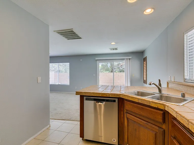 8433 Spencer Canyon St — Photo 28