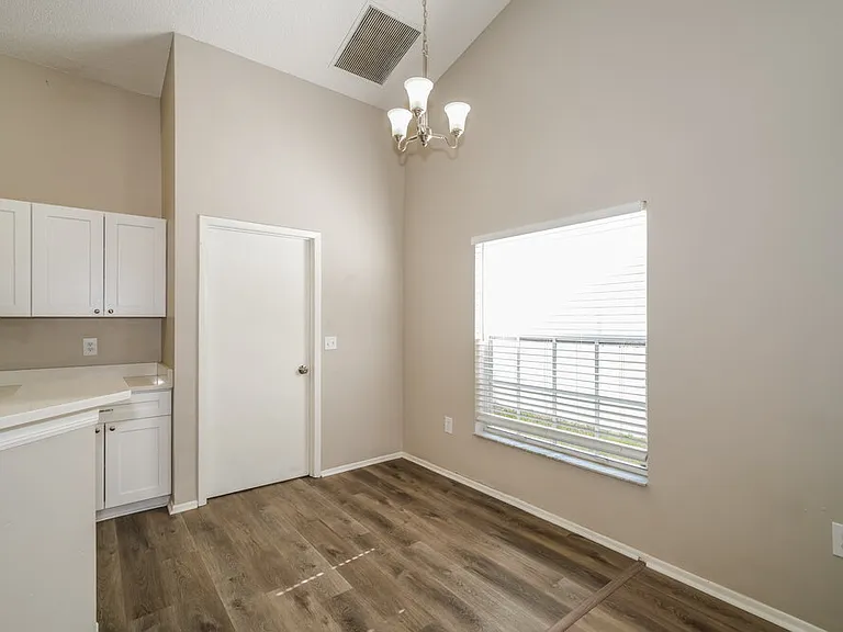 1434 Lakehurst Way — Photo 5