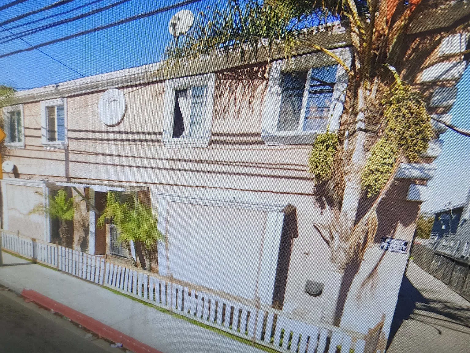 E 10th St — Photo 3