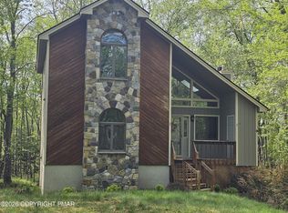 157 Cardinal Ln, Pocono Lake, PA 18347