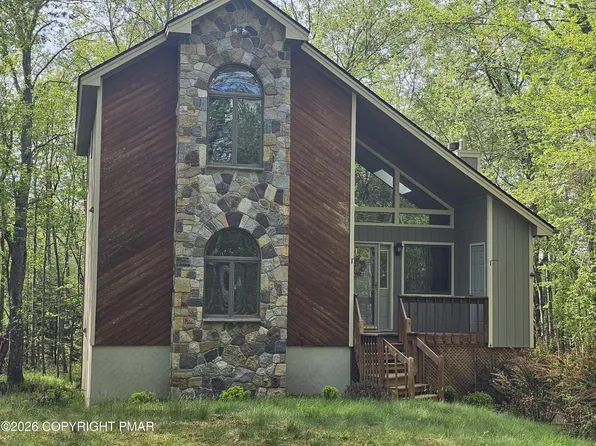 157 Cardinal Ln, Pocono Lake, PA 18347