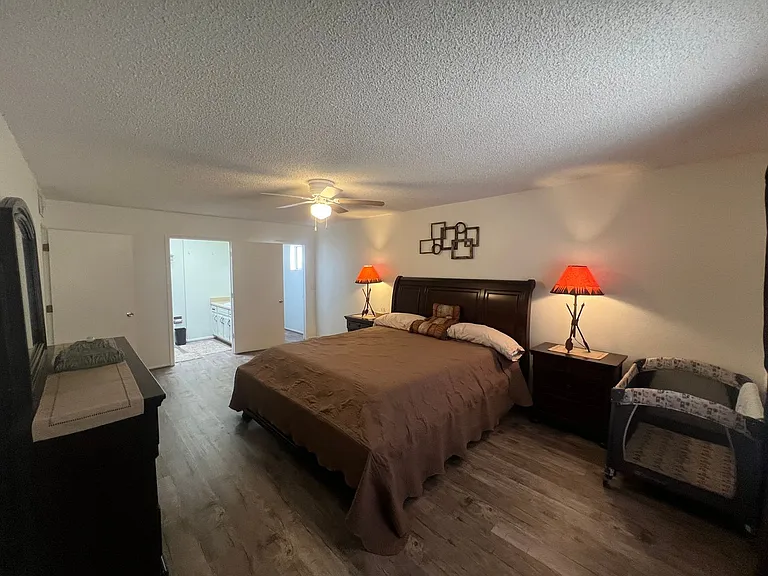 501 E Suffolk Dr — Photo 10