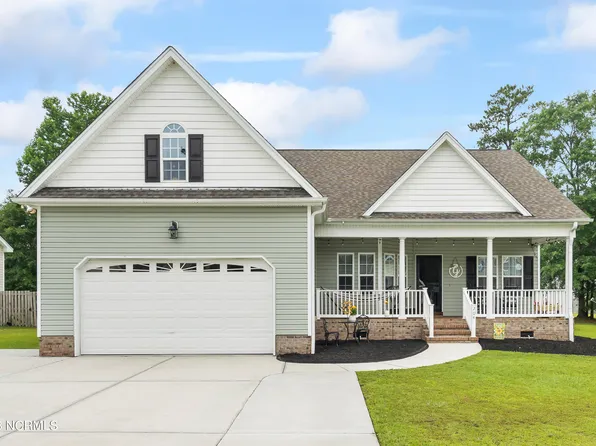 204 Wedgefield Circle, Maple Hill, NC 28454