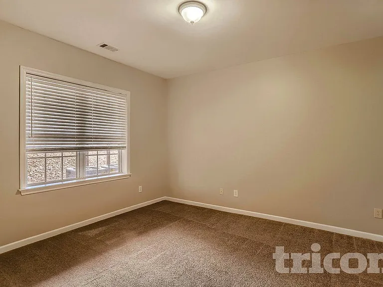 4014 Howell Park Rd — Photo 10