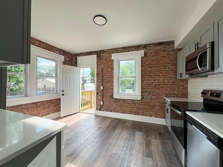 927 S Champion Ave #927 — Photo 6