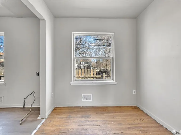 764 Woodmere St — Photo 12