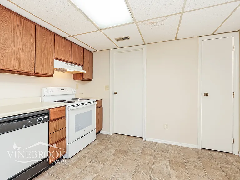 2499 Cross Village Dr — Photo 6