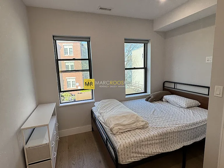 195 Maverick St #2 — Photo 5