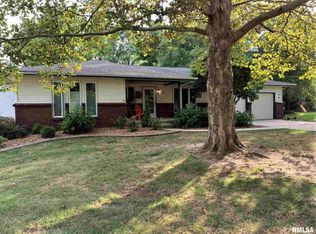 23 Hawthorn Ln, Pleasant Plains, IL 62677