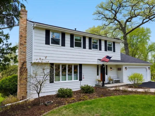 1085 Oak Cir, Wayzata, MN 55391