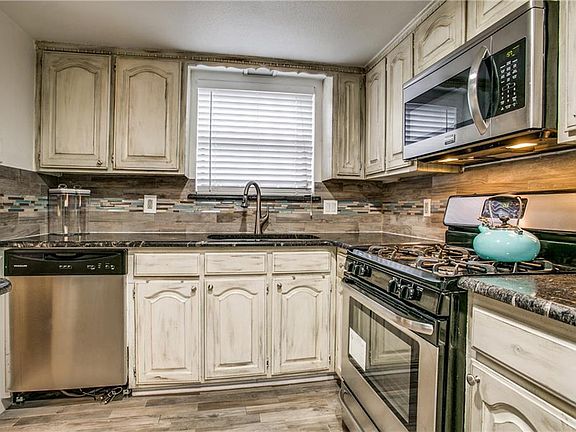 2nd image of 822 Granada Dr