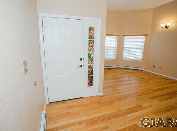 Front Entry & Living