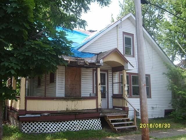 1st image of 350 Maxwell Pl