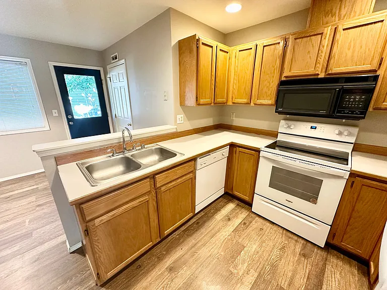 209 E 18th Ave #27 — Photo 15
