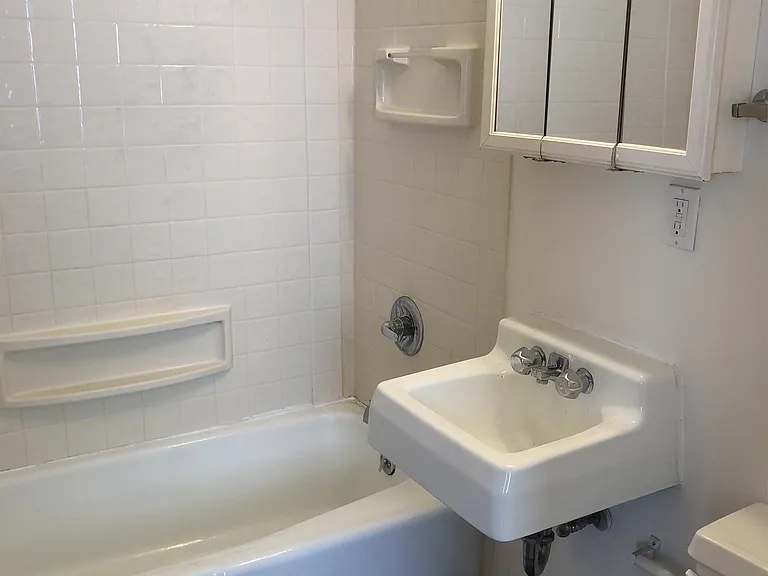 108 W Green St #203 — Photo 13