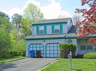 18 Roslyn Dr, Tinton Falls, NJ 07753