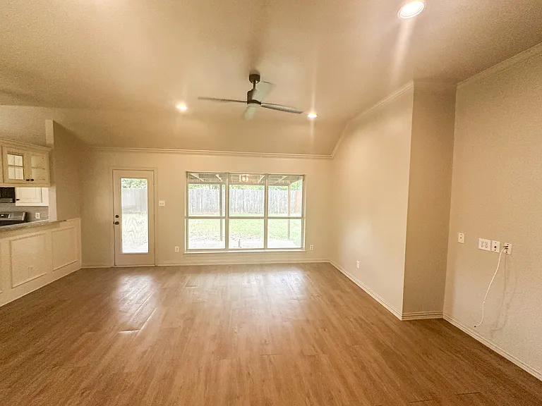 103 N Point Dr — Photo 4