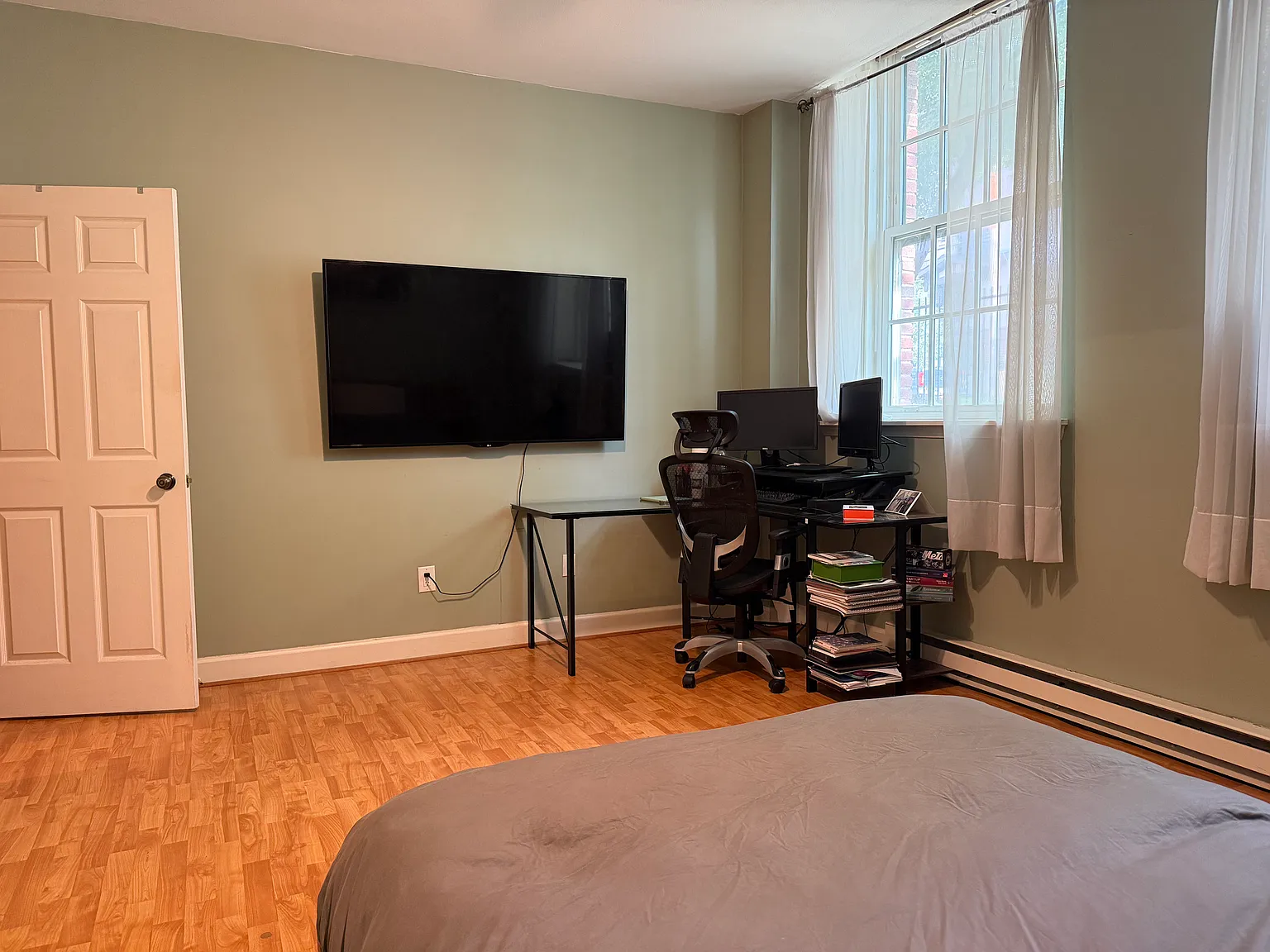 2 bed, 1052 sqft, $1,950 — Photo 2
