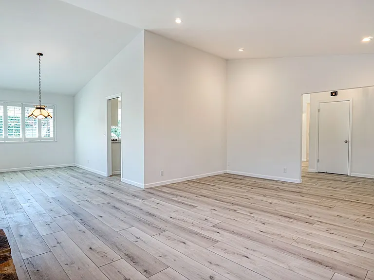 118 Van Buren Ct — Photo 11