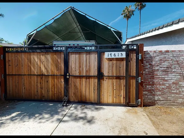 17615 Stare St — Photo 9