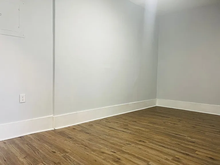 504 Broad St — Photo 9
