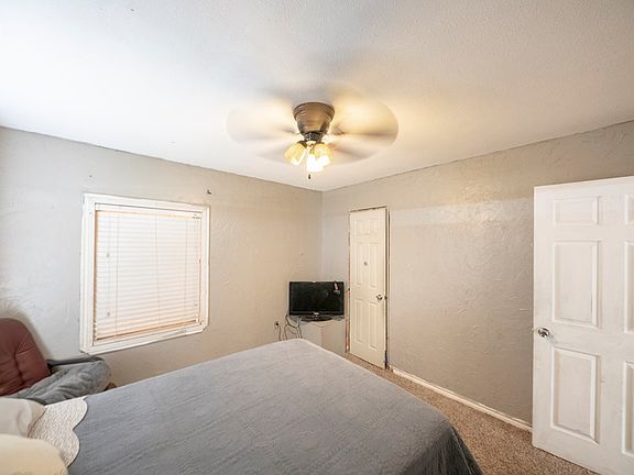5th image of 303 McKnight Dr