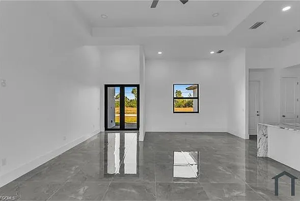 4 bed, 1960 sqft, $2,800 — Photo 3