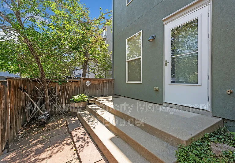 1345 Yellow Pine Ave — Photo 20