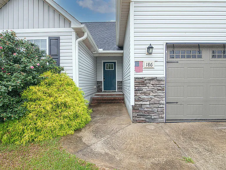 186 Peytons Ridge Dr — Photo 3