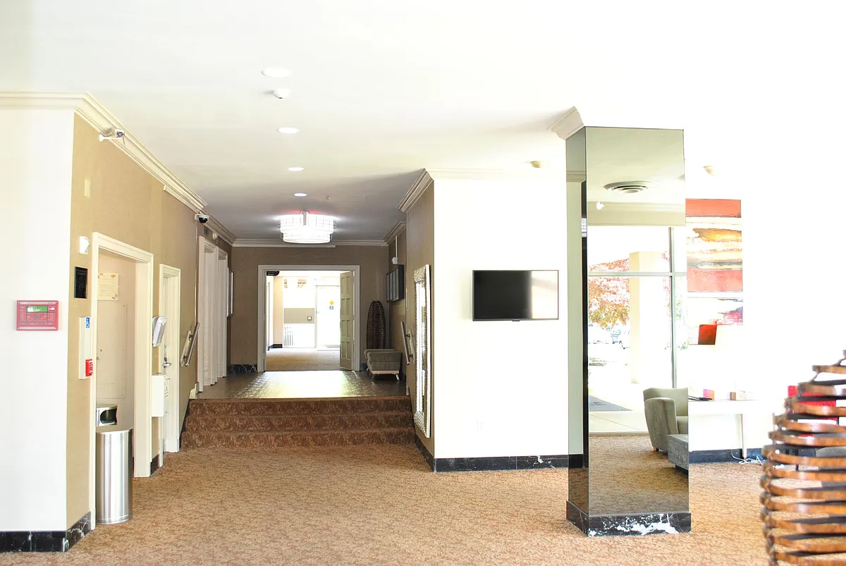 Building Photo - 6641 Wakefield Dr #205