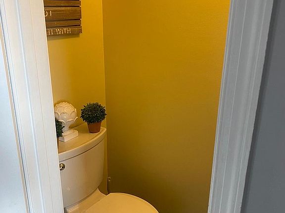 4th image of 116 E Hammaker St