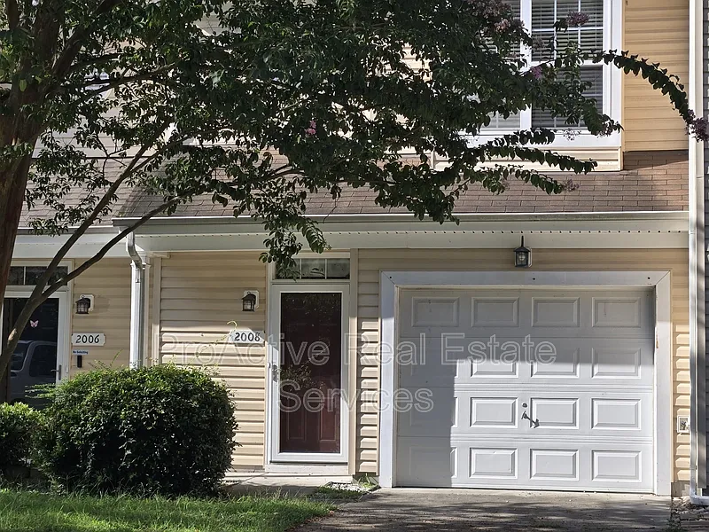 3 bed, 2.5 bath, 1611 sqft, $2,500 — Photo 2