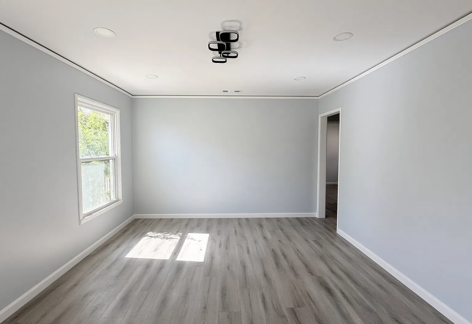 2 bed, $3,300 — Photo 2