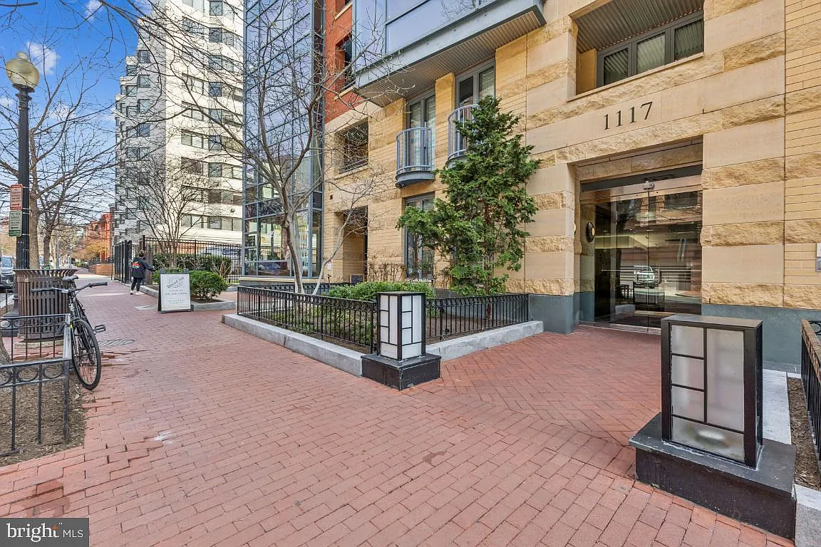 Building Photo - 1117 10th St NW #305