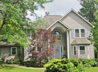 12185 Quail Woods Dr, Chardon, OH 44024