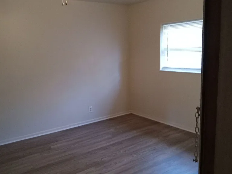 913 Summit St #1 — Photo 6