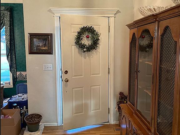 Entry & Foyer. New floors!