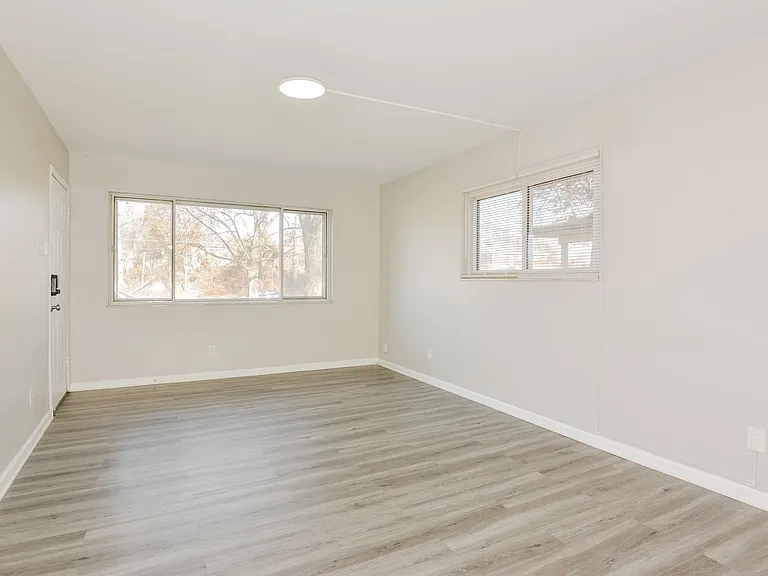 417926_019_living_room_13458455.jpg